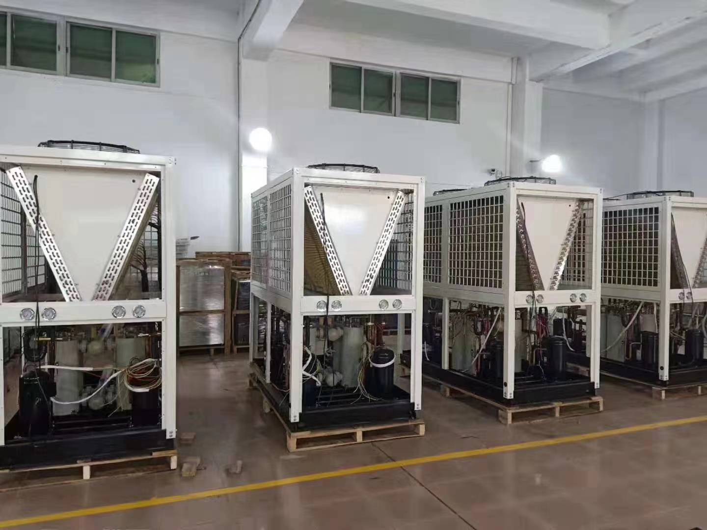 親！我是空氣能熱泵熱水器機(jī)組，下面讓我來自我介紹一下....
